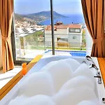 Modern 4 Bedroom With Sea Views & Salt-water Pool Vila