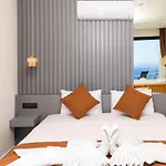 Modern 4 Bedroom With Sea Views & Salt-water Pool Vila *