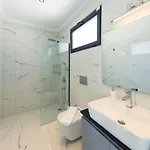 Modern 4 Bedroom With Sea Views & Salt-water Pool
