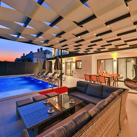 Vila Modern 4 Bedroom With Sea Views & Salt-water Pool Kaş