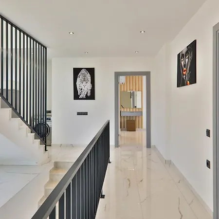 빌라 Modern 4 Bedroom With Sea Views & Salt-water Pool 카스