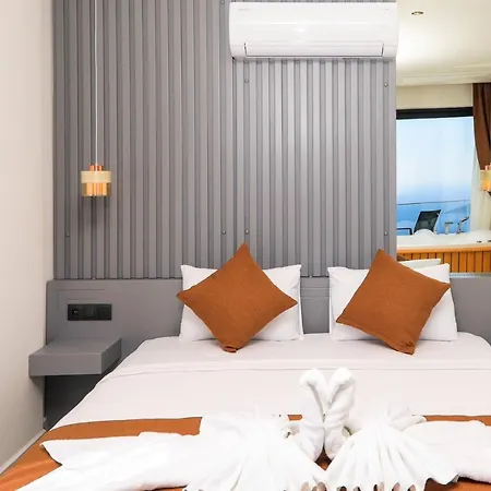 Modern 4 Bedroom With Sea Views & Salt-water Pool Villa *