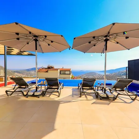 Modern 4 Bedroom With Sea Views & Salt-water Pool