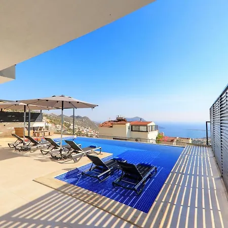 Modern 4 Bedroom With Sea Views & Salt-water Pool Villa *