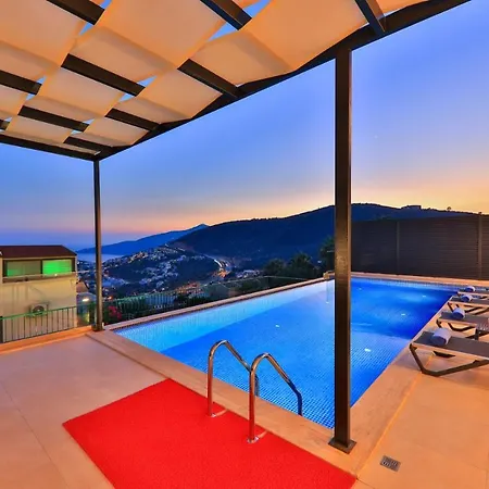 Modern 4 Bedroom With Sea Views & Salt-water Pool Villa *