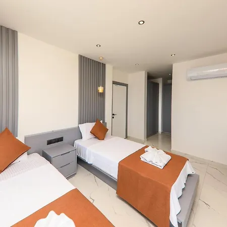 Villa Modern 4 Bedroom With Sea Views & Salt-water Pool *