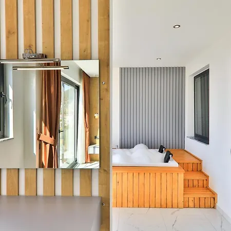Modern 4 Bedroom With Sea Views & Salt-water Pool Villa