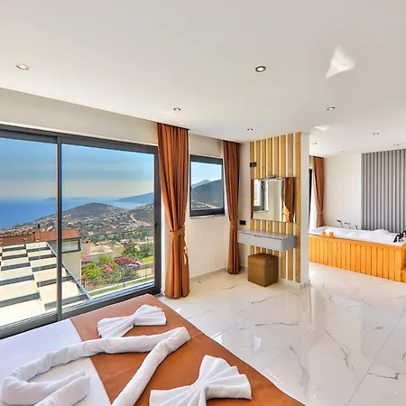 Modern 4 Bedroom With Sea Views & Salt-water Pool