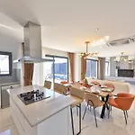 Modern 4 Bedroom With Sea Views & Salt-water Pool Villa *