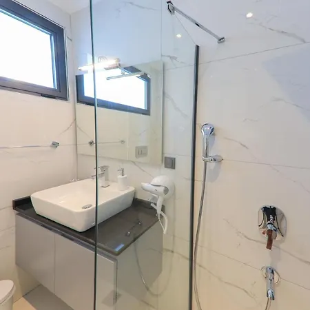 ヴィラ Modern 4 Bedroom With Sea Views & Salt-water Pool *